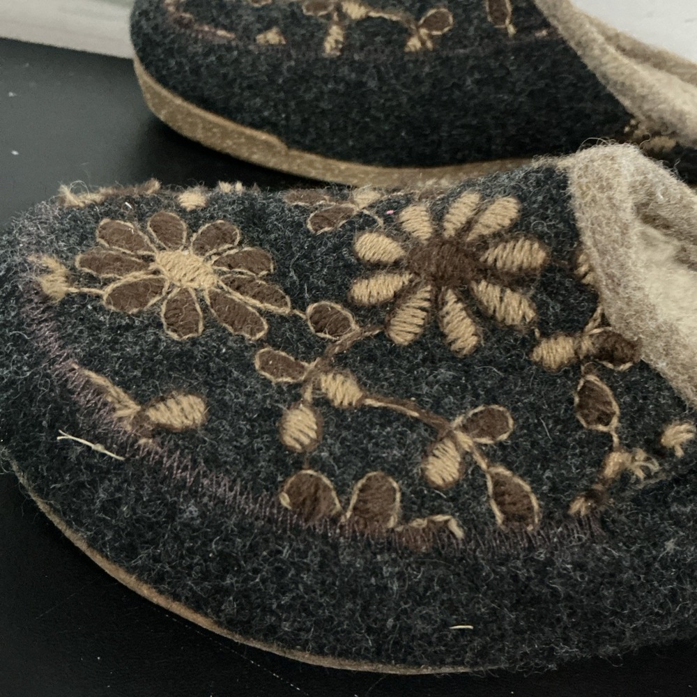Taos Woolderness 2 Floral Clog Slippers Shoes Womens 6-6.5 Gray Felt Wool Mules - Picture 6 of 8